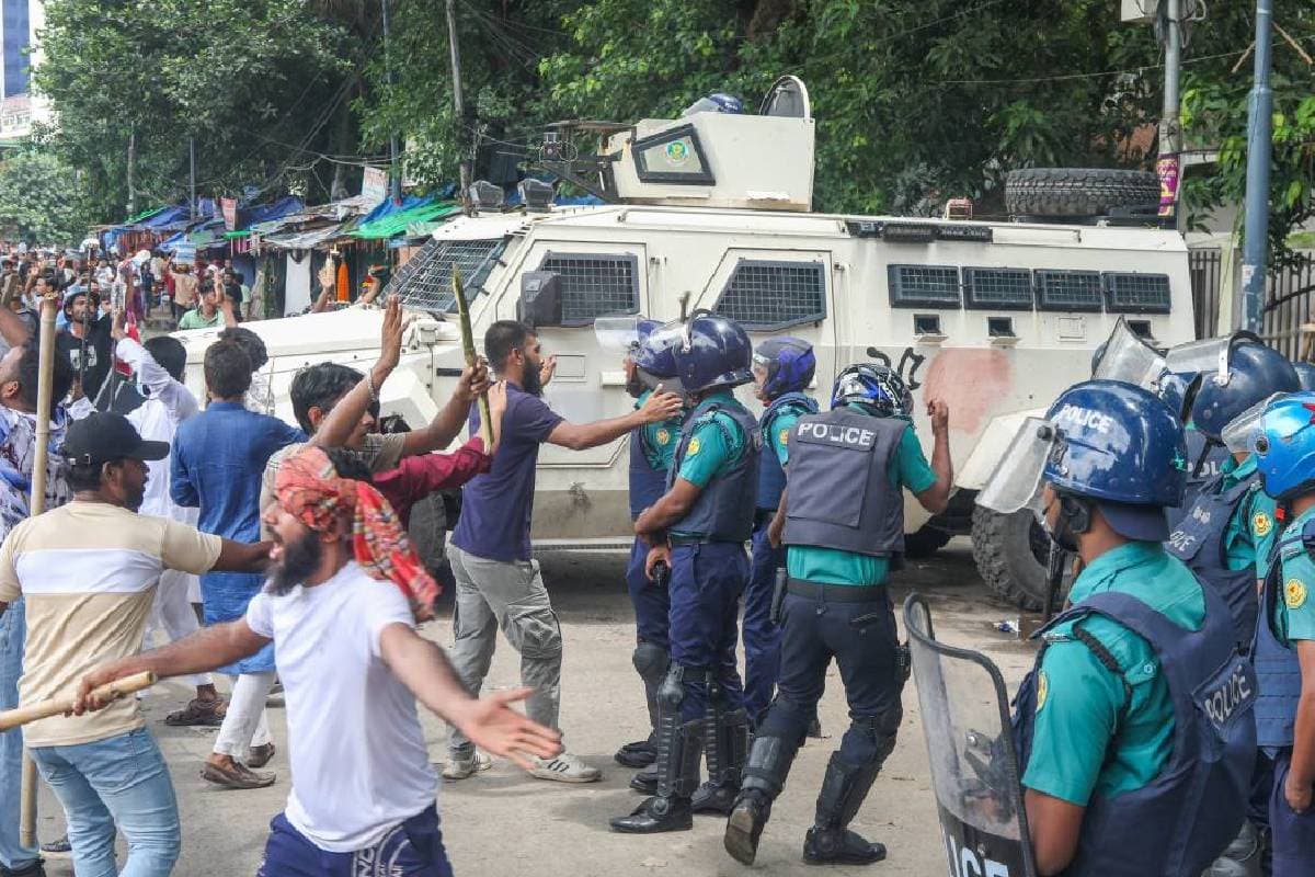Bangladesh Violence : बांग्लादेश में निशाने पर हिंदू, भय का माहौल, मोदी सरकार ने लिया बड़ा फैसला