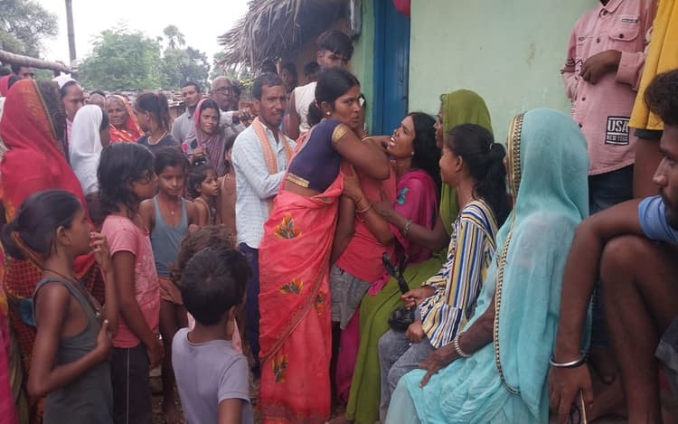 Bihar: बांका के बौंसी में पूर्व सरपंच की पत्नी की गला रेतकर हत्या, अपराधियों ने चोरी की घटना को भी दिया अंजाम