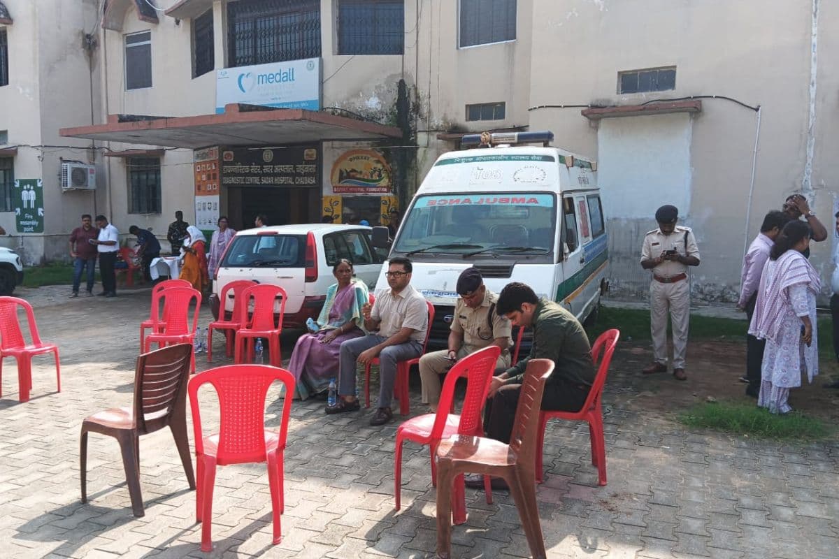 Jharkhand News: सरकारी आवास में मृत मिले सोनुआ के बीडीओ गिरिवर मिंज, शव को गढ़वा भेजा गया