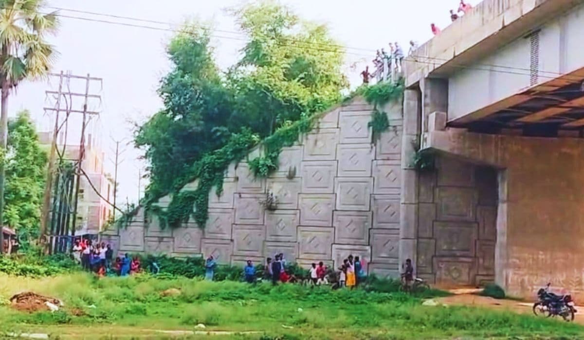Bihar News: भागलपुर में पुल से लटका मिला अधेड़ का शव, इलाके में फैली सनसनी…