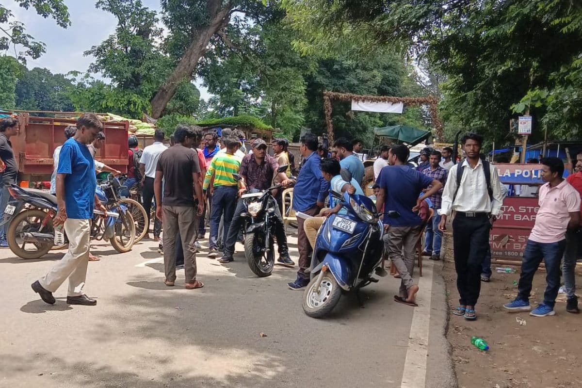 VIDEO: एससी एसटी को मत सताओ, भारत को बांग्लादेश मत बनाओ : गुमला में भारत बंद का दिखा व्यापक असर