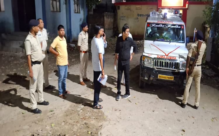 Bihar News: छपरा सदर अस्पताल में छापेमारी, सारे दलाल हुए फरार, एंबुलेंस लेकर भागने लगे चालक