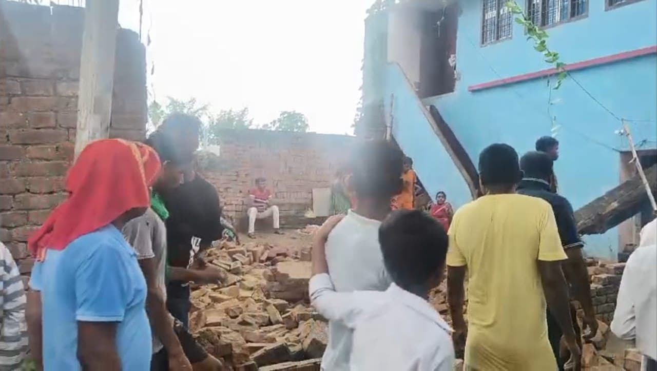 Bihar News: पटना के पुनपुन में बड़ा हादसा, श्रीपालपुर में दीवार ढहने से 25 दबे