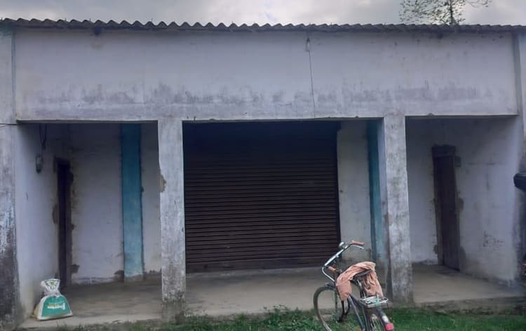 सीओ के निरीक्षण में बंद मिला सुरैती पैक्स