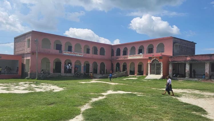 एनपीएस का शिक्षक मुन्ना भाई बनकर परीक्षा देने के दौरान धराया