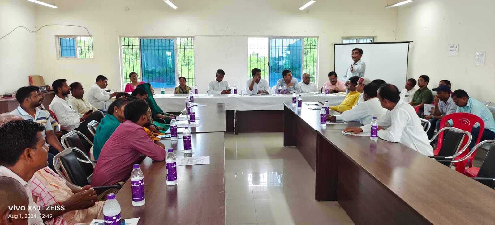 बैठक में प्रतिवेदन के साथ भाग लें अधिकारी व कर्मी: विधायक