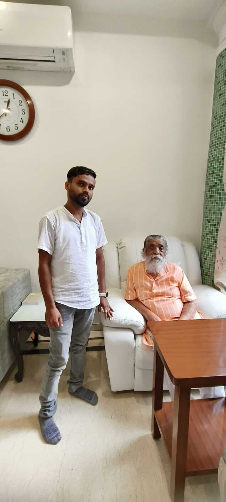 झामुमो युवा नेता ने शिबू सोरेन से की मुलाकात