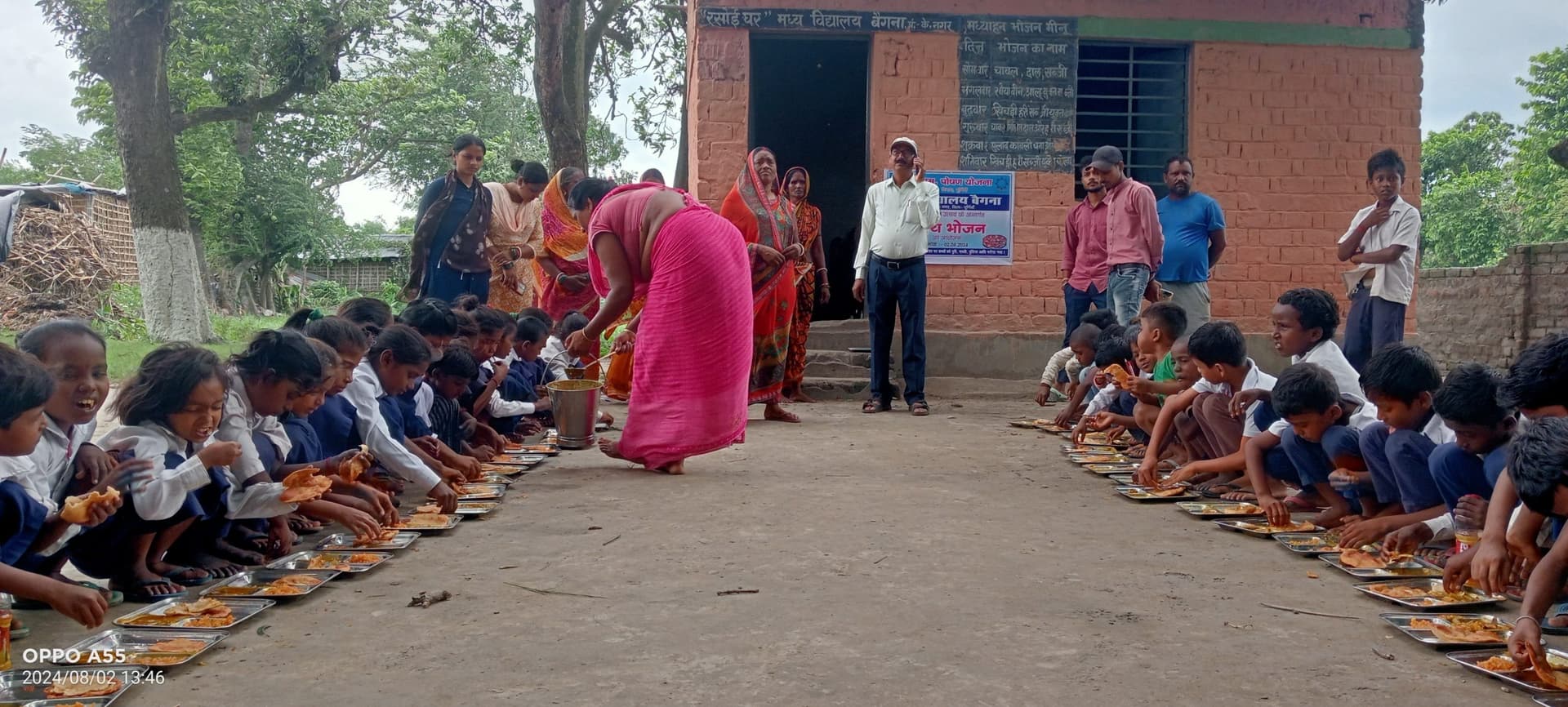 स्कूल में तिथि भोज का आयोजन
