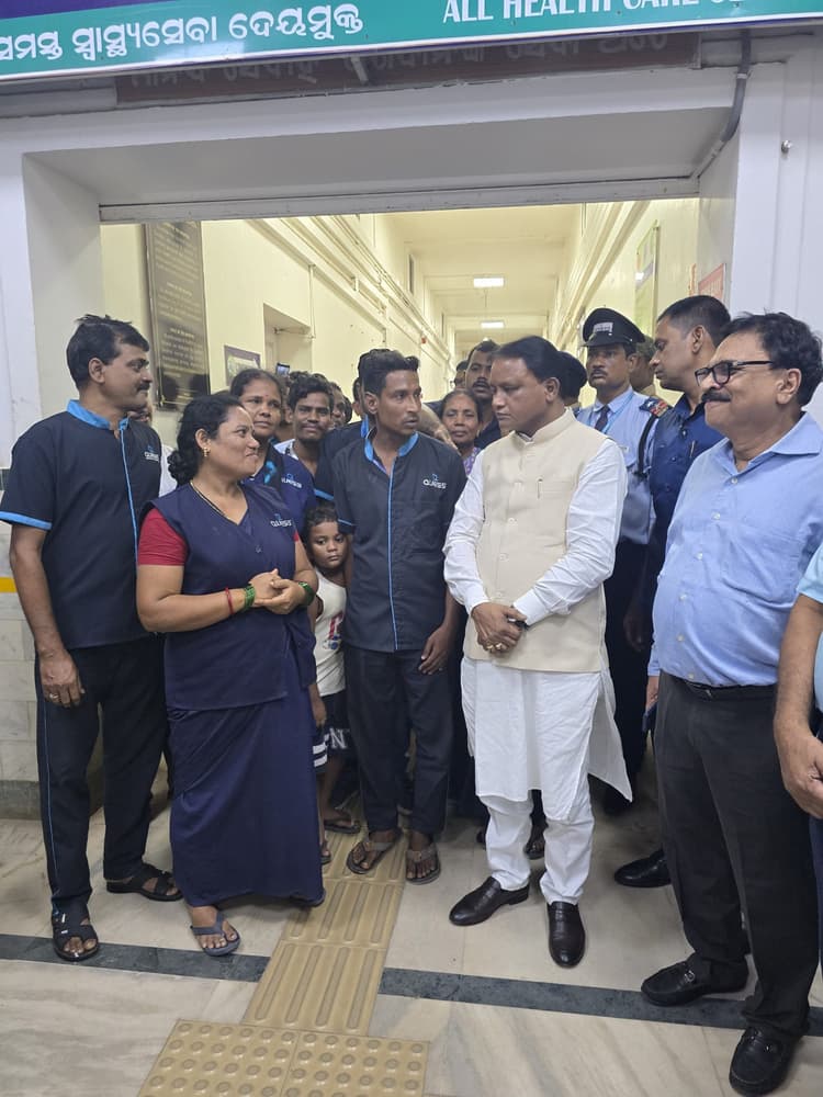 मुख्यमंत्री ने कैपिटल हॉस्पिटल का किया दौरा, मरीजों की देखभाल में सुधार का सुझाव दिया