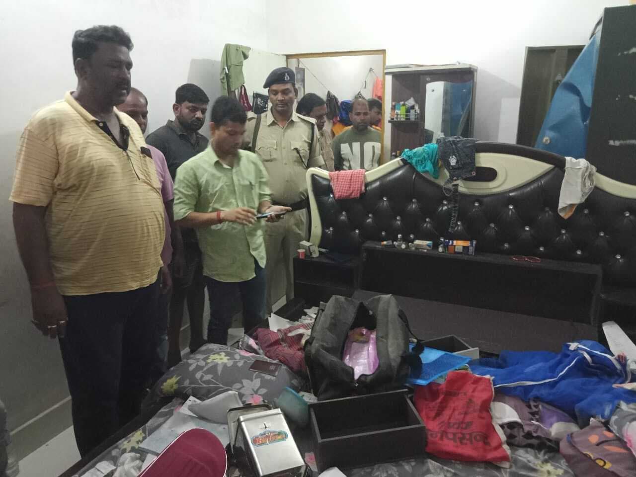 चोरों ने सूने मकान में की सेंधमारी, नकदी व जेवरात समेत लाखों की संपत्ति की चोरी