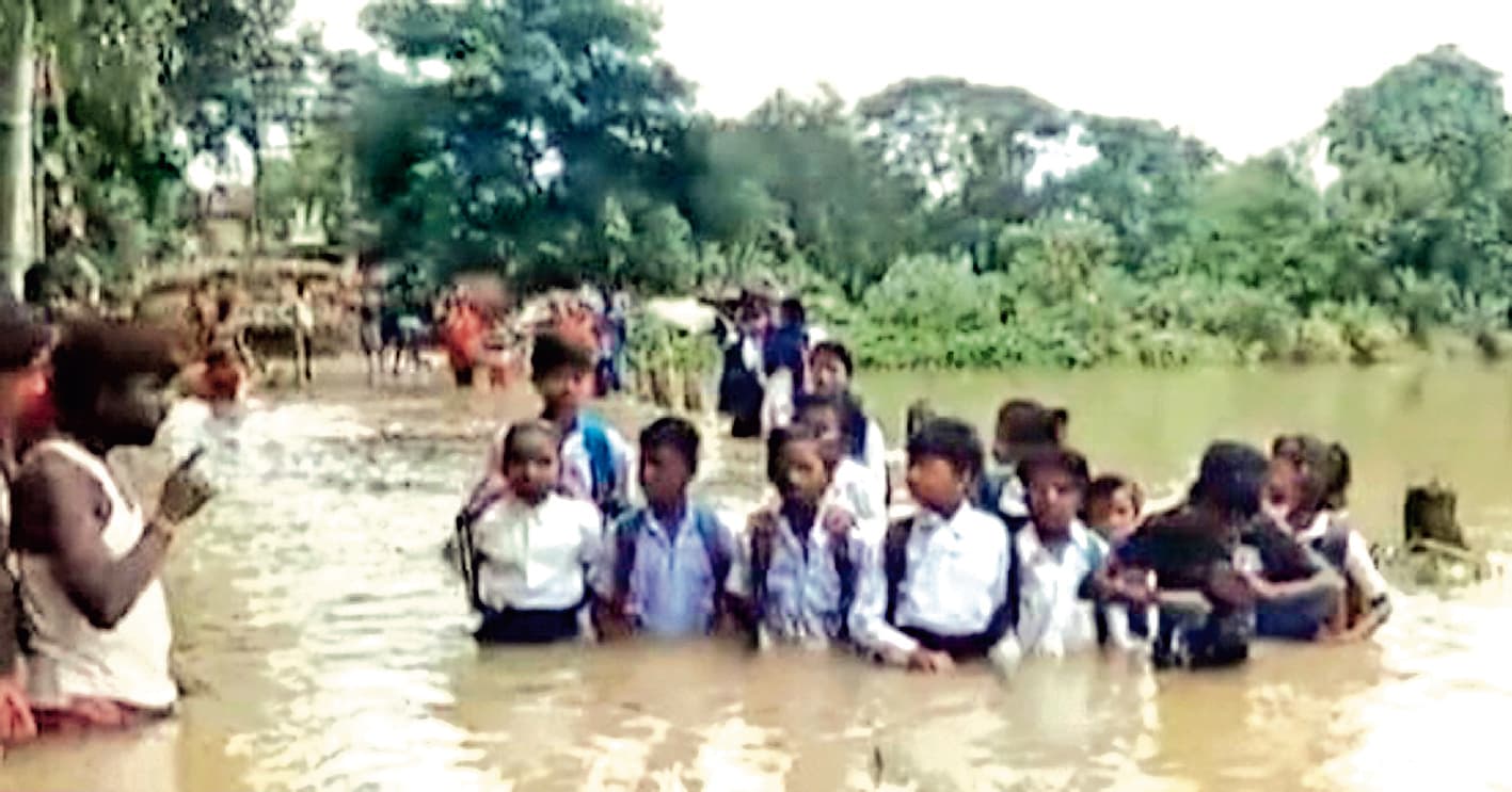 कुआ नदी का बांध भी बैठा