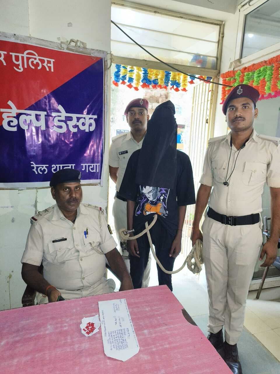 आरा-रांची एक्सप्रेस से स्मैक के साथ युवक गिरफ्तार