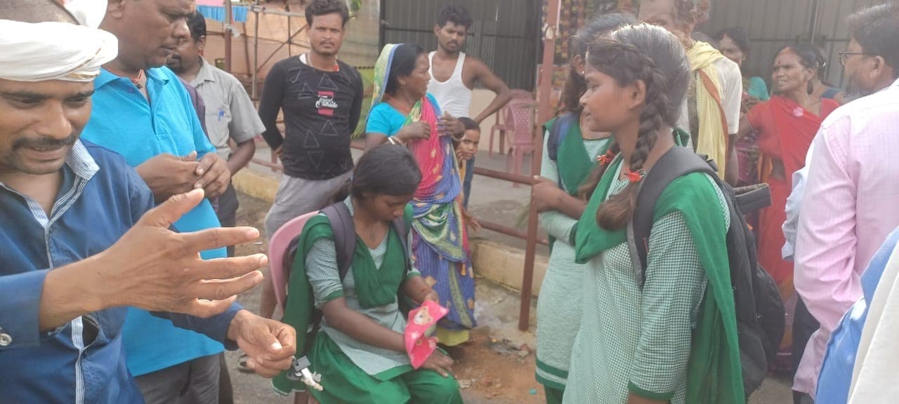 वाहन के धक्के से साइकिल सवार छात्रा घायल