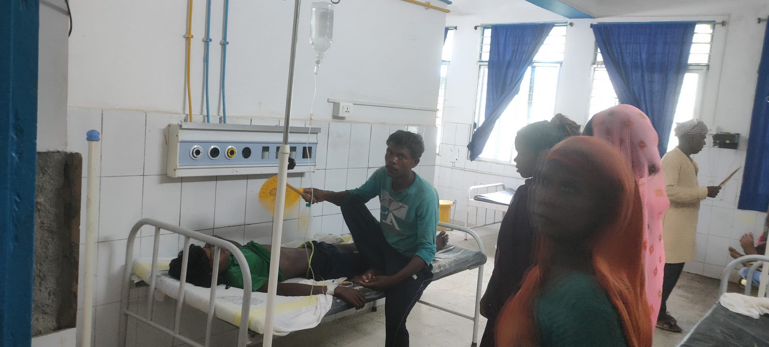 इमरजेंसी में भर्ती हो रहे वायरल फीवर व पेट दर्द के मरीज