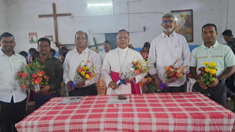 प्रभु का रूपांतरण चर्च व पल्ली पुरोहितों का त्योहार मनाया
