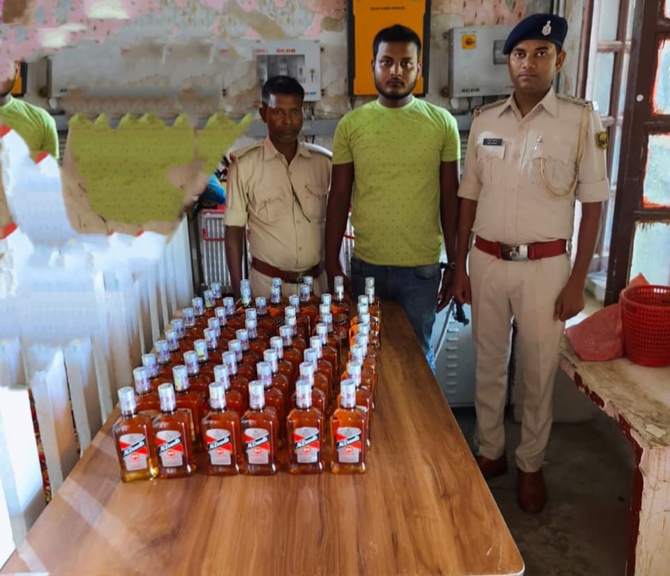 22.5 लीटर विदेशी शराब के साथ तस्कर गिरफ्तार