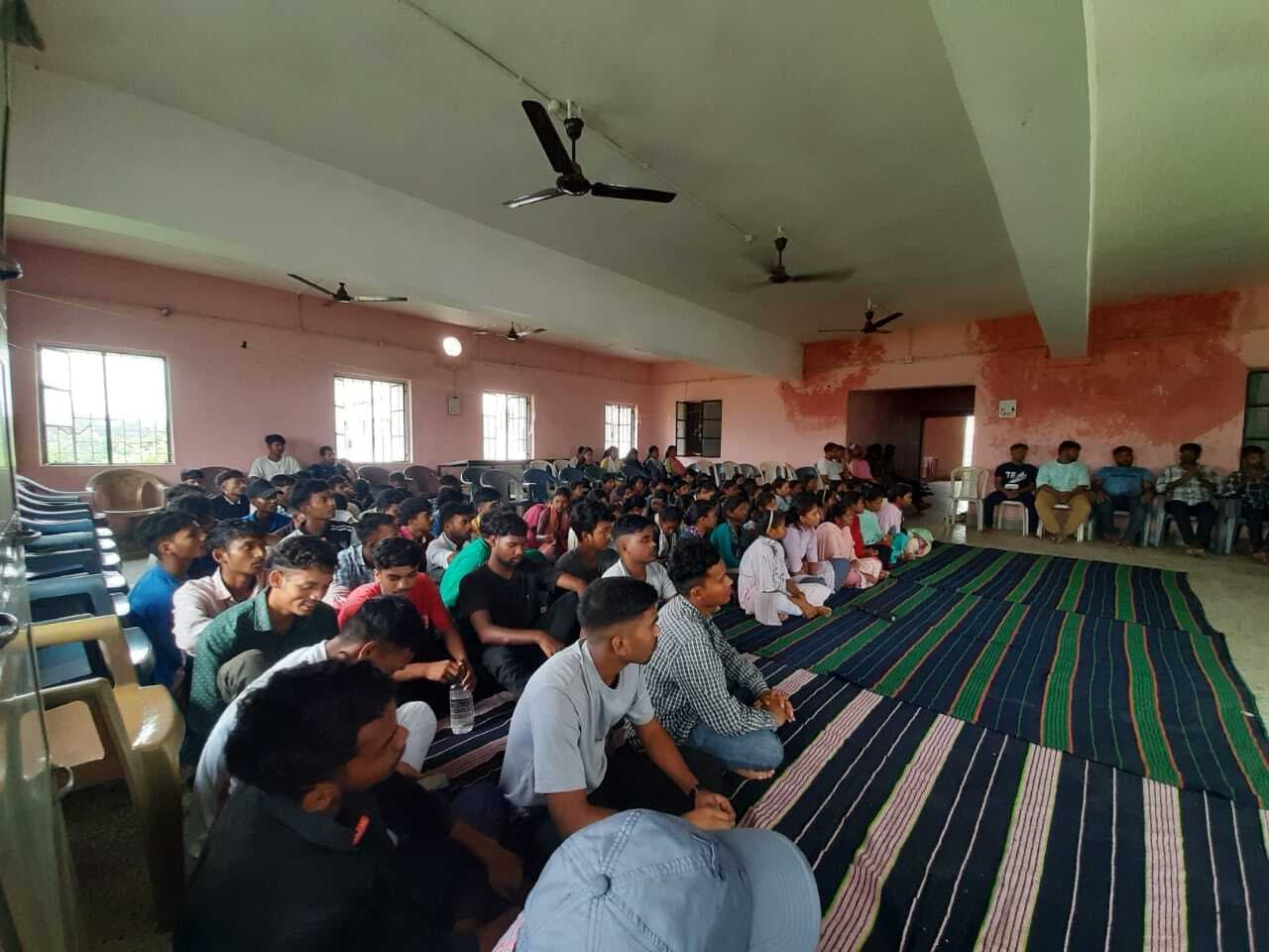 आदिवासी दिवस मनाने को लेकर बैठक