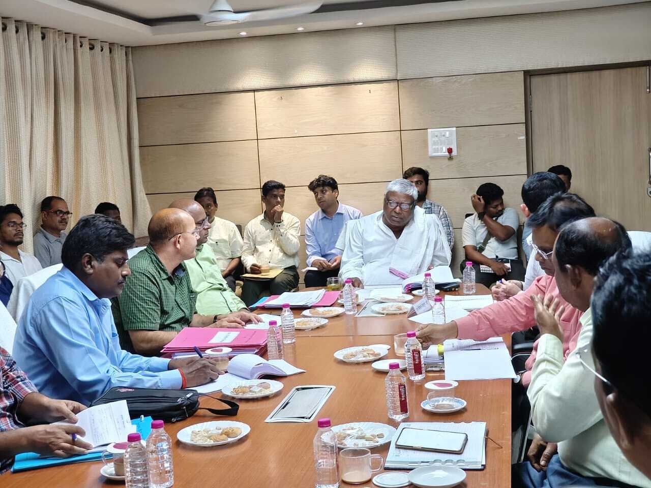 विधानसभा की विशेष समिति ने किया खूंटी का दौरा