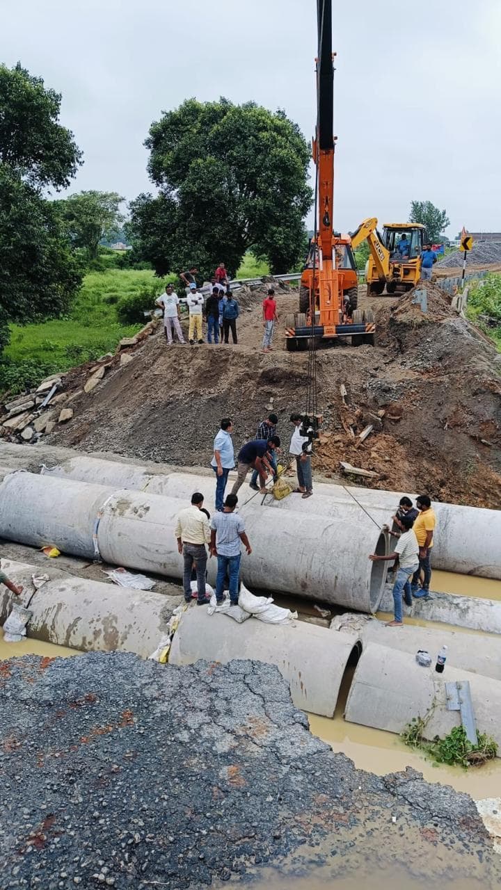 36 घंटे बाद भी नहीं बन पाया मुरगू पुल का डायवर्सन