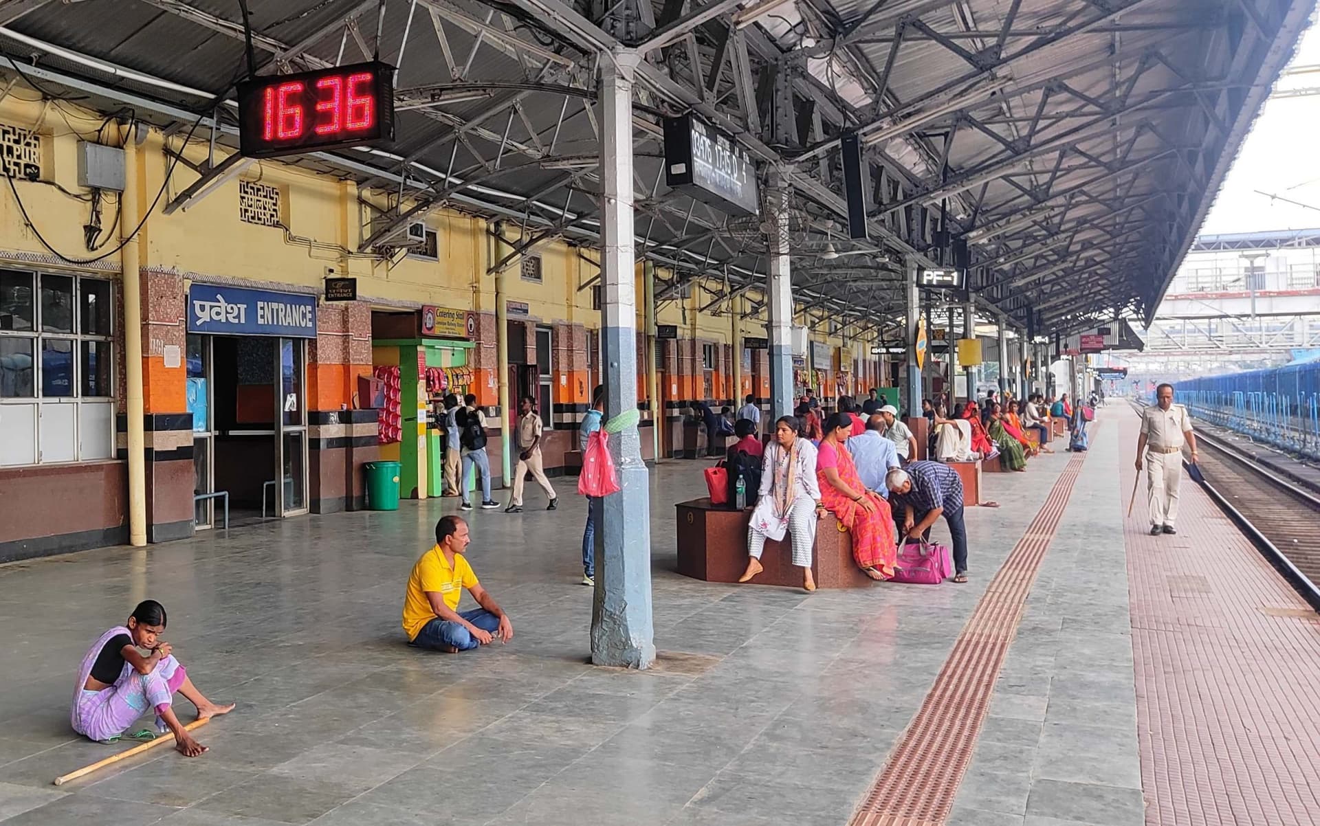 बालूरघाट-भटिंडा फरक्का एक्सप्रेस 6 घंटे लेट