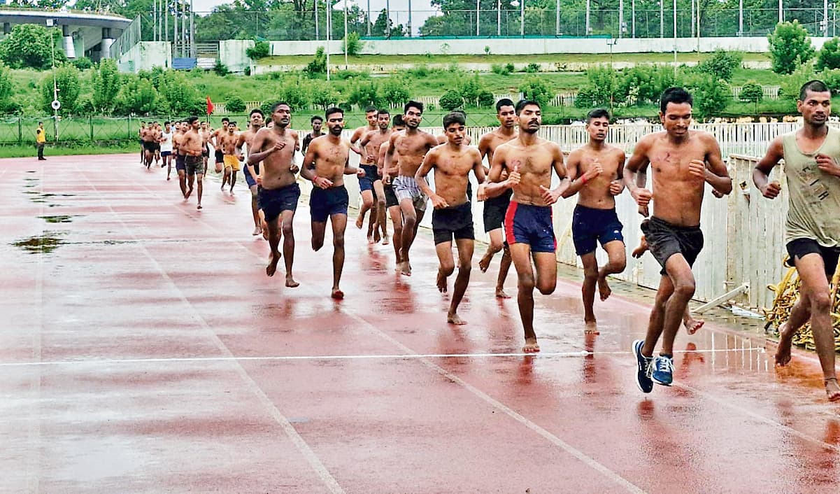 Ranchi news : अग्निवीर जीडी श्रेणी की बहाली में तीन जिलों के युवा हुए शामिल