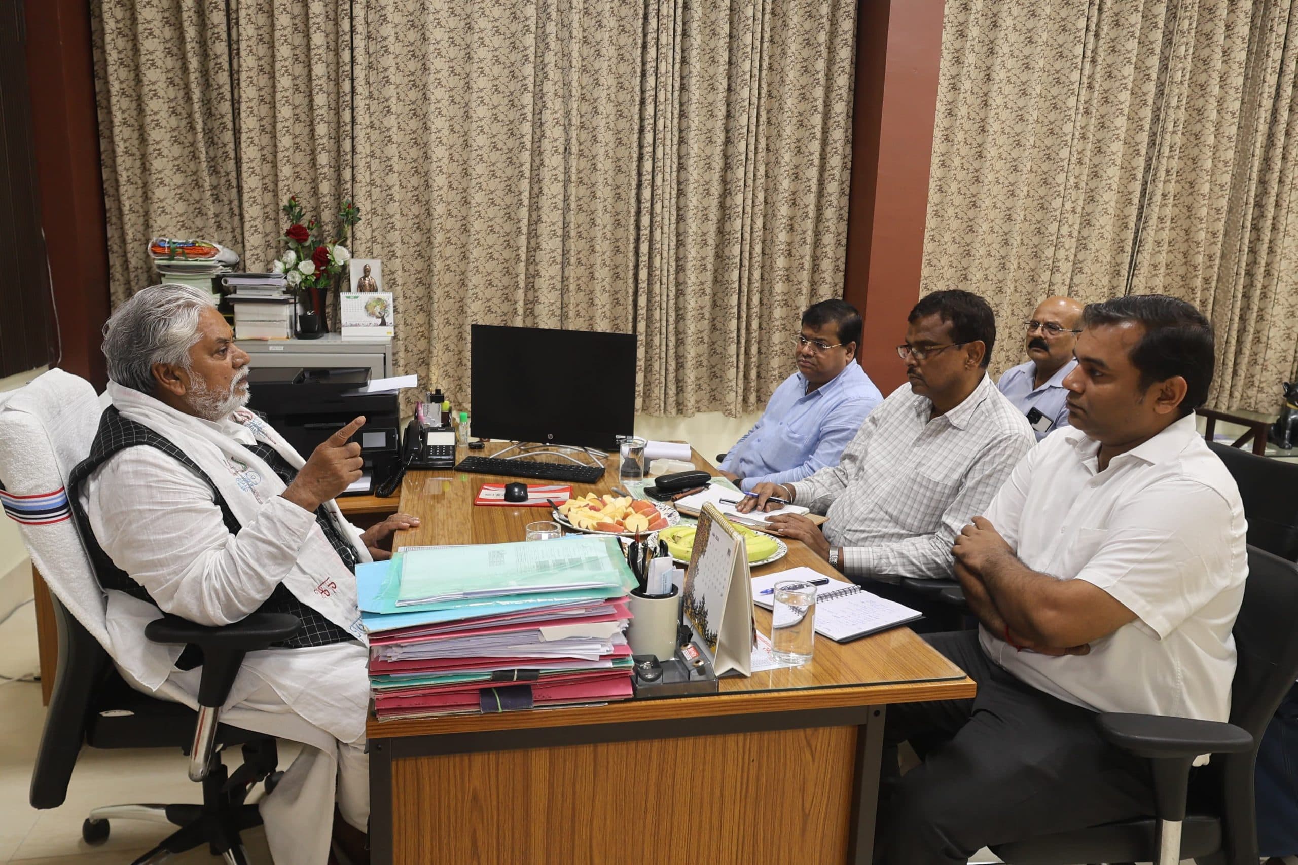 गंगापथ व अटल पथ के किनारे करें पौधारोपण