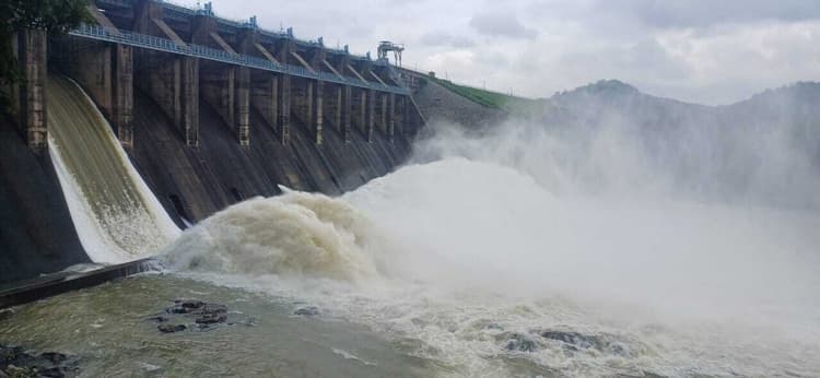 मैथन व पंचेत डैम का जल स्तर खतरे के निशान के करीब पहुंचा