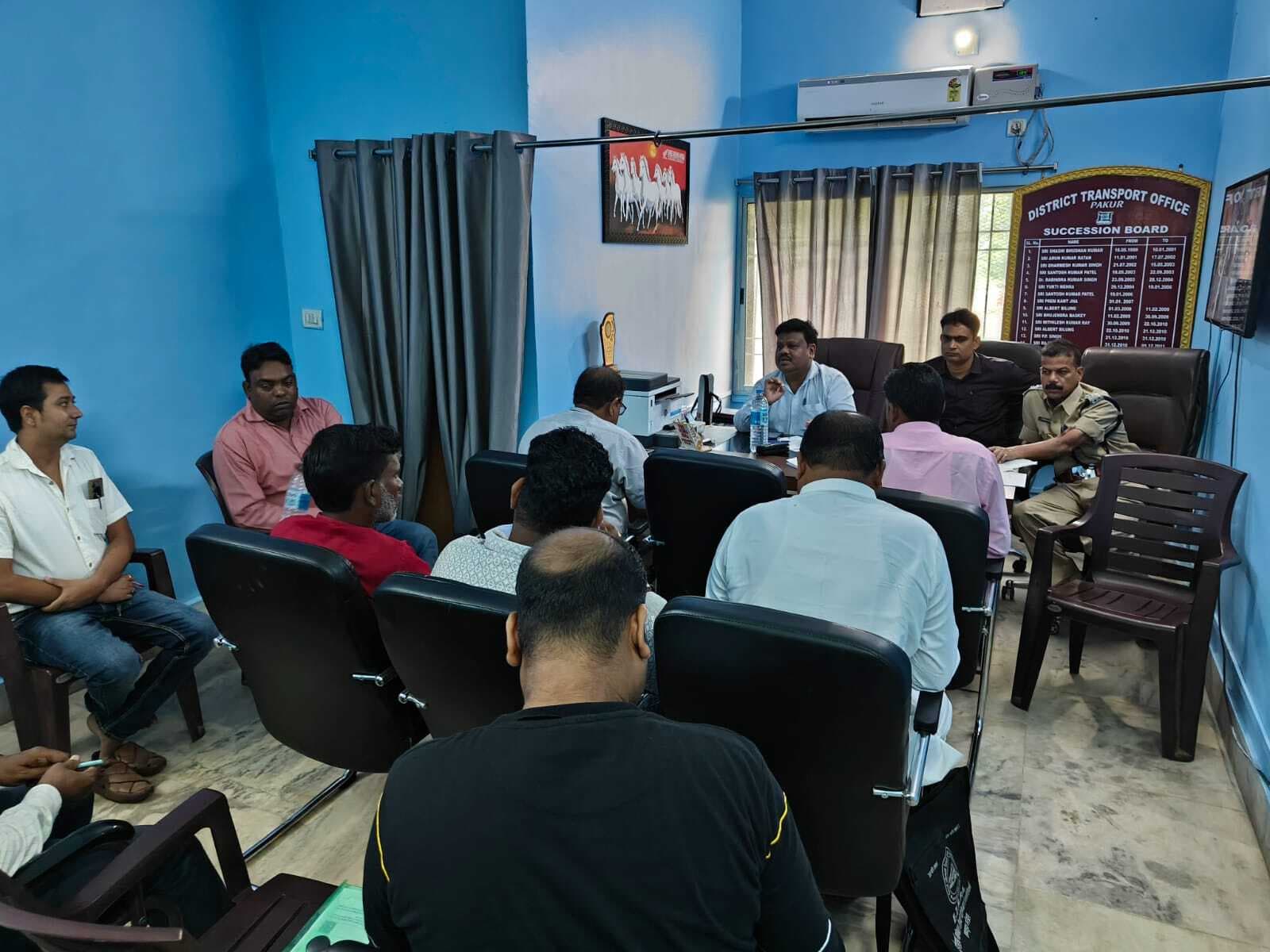 डीटीओ ने टोटो-ऑटो चालक संघ व स्कूल प्रबंधन के साथ की बैठक, नियम के तहत ही वाहनों को चालने का दिया निर्देश, टोटो व ऑटो चालक को ड्रेस कोड पहनकर ही परिचालन करें : डीटीओ