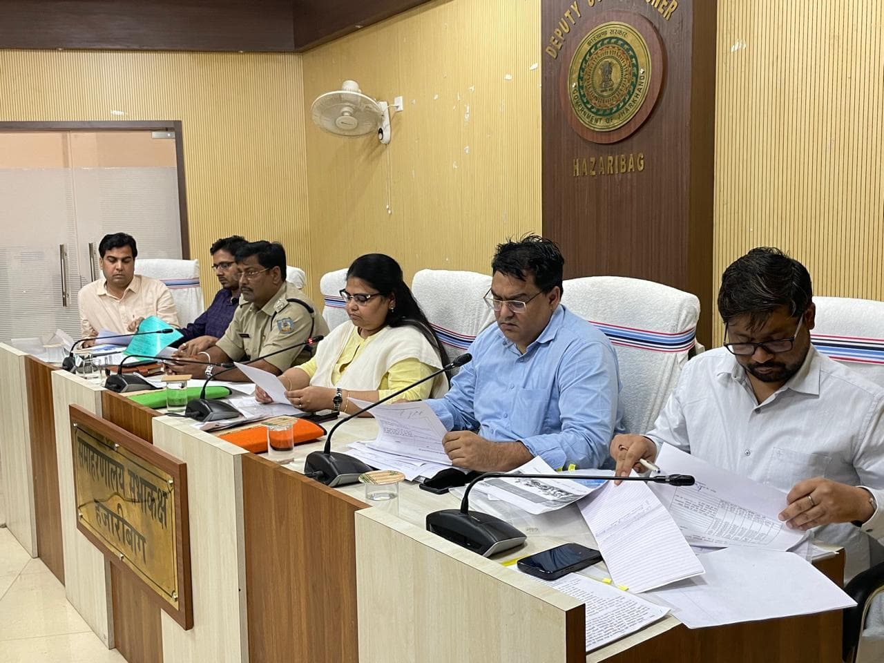 पदाधिकारी जनता से मिलकर समस्या का समाधान करें : डीसी