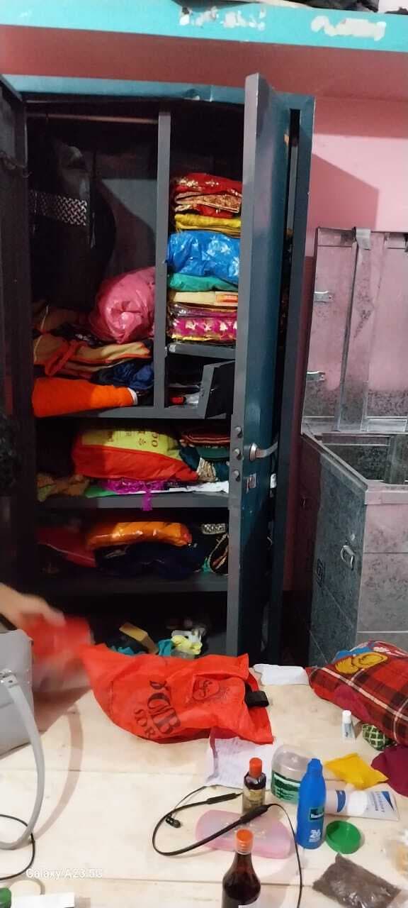 पुलिसकर्मी के घर से रुपये व जेवर चोरी