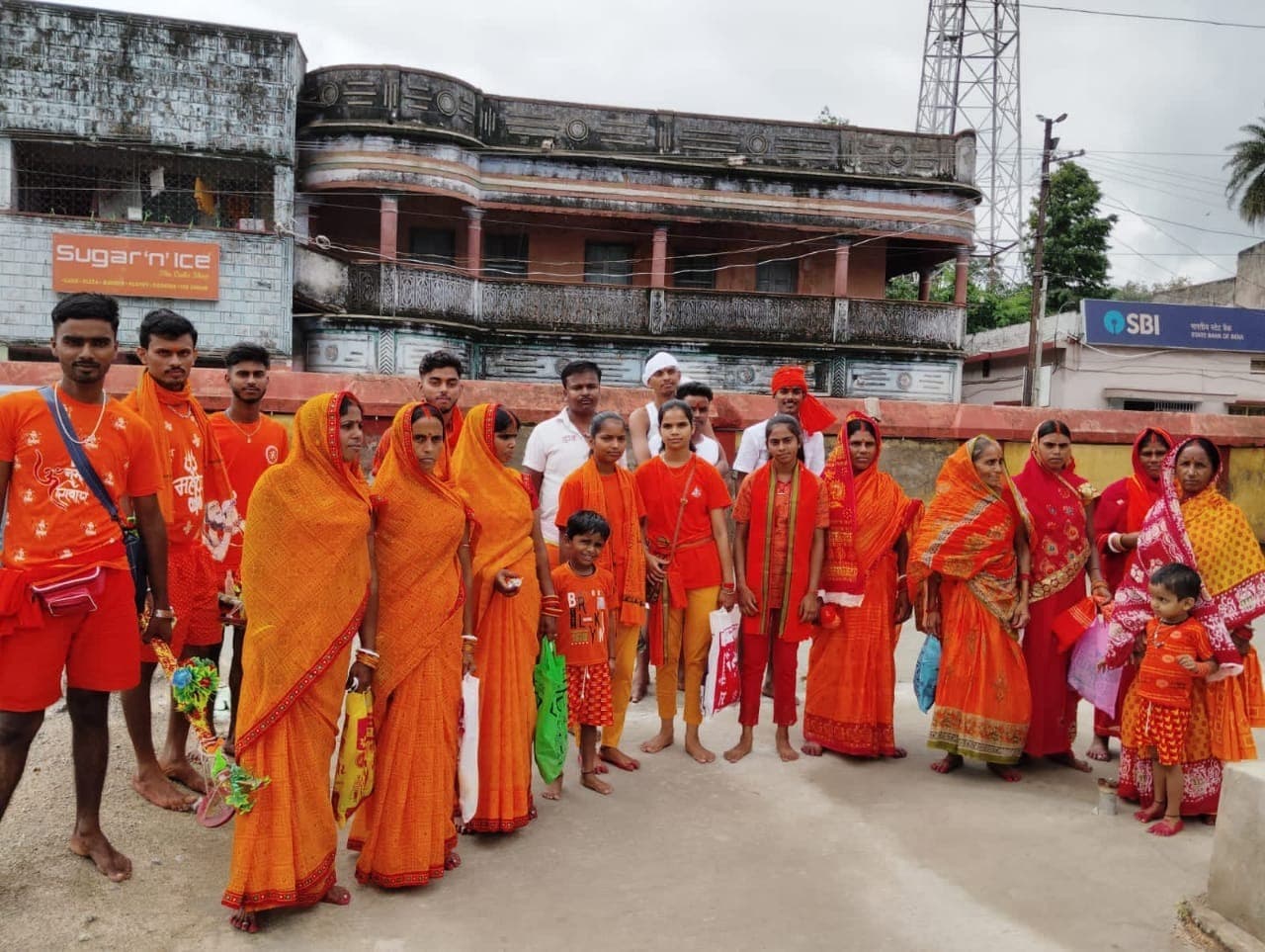 दर्जनों महिला कांवरिया सुल्तानगंज के लिए रवाना