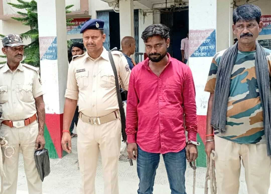 जेल ले जाते समय पुलिस वाहन से कूदकर भागने वाला कुख्यात अपराधी गिरफ्तार