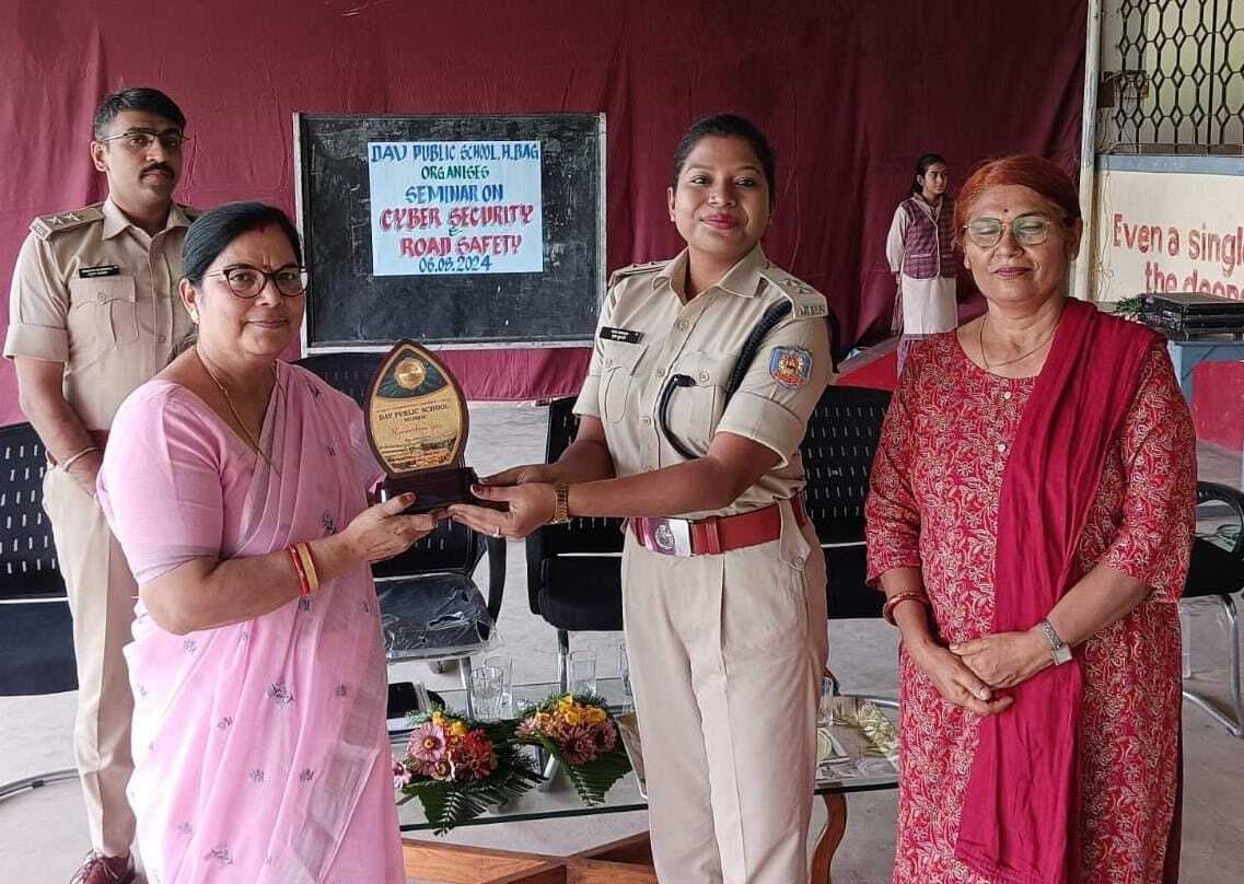 अनजान कॉल और लिंक पर नहीं दें ध्यान : डीएसपी