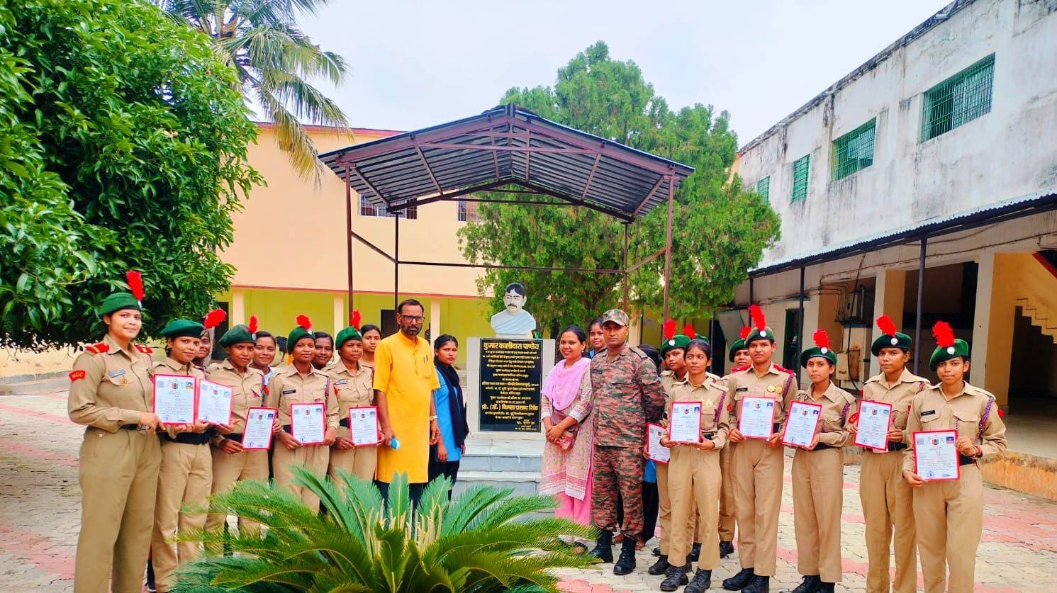 केकेएम कॉलेज की 25 छात्राओं को मिला एनसीसी-बी सर्टिफिकेट