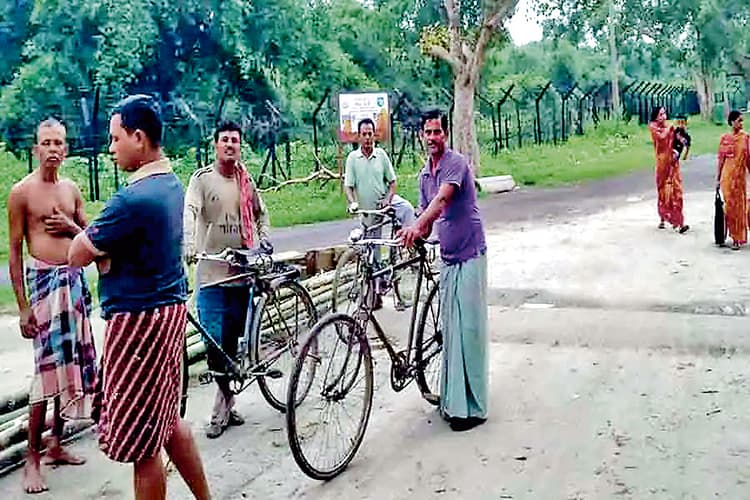 बांग्लादेश में अशांति से तेहट्ट क्षेत्र के गांवों में भी है दहशत