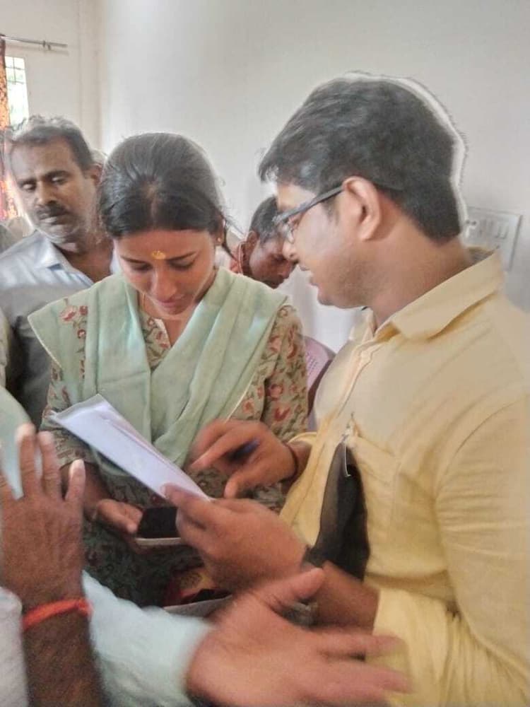 कंप्यूटर ऑपरेटर संघ ने विधायक को सौंपा ज्ञापन