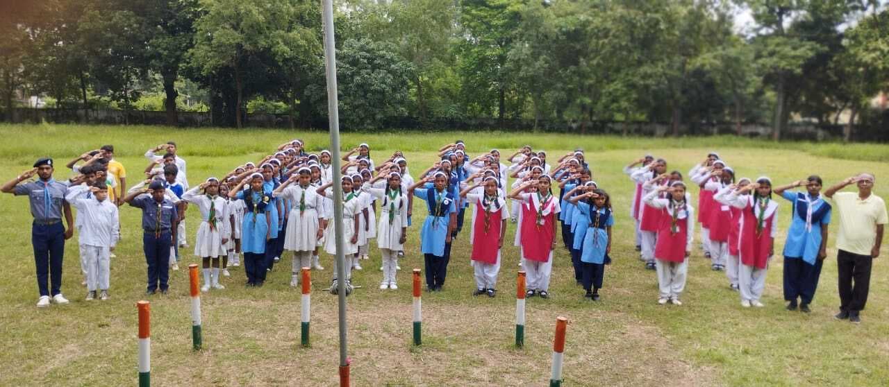 स्काउट एंड गाइड ने ली देश सेवा की शपथ