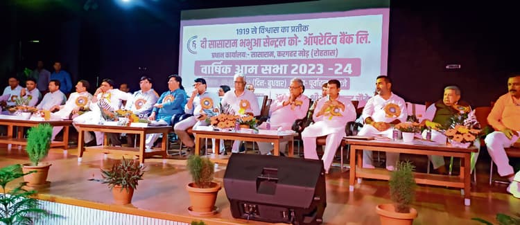 समितियों के सदस्य व विभाग के अधिकारी किसानों की करें मदद : चौबे