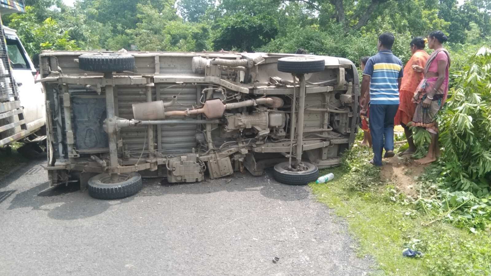 पिकअप वैन की ठोकर से बाइक सवार एक की मौत, एक घायल