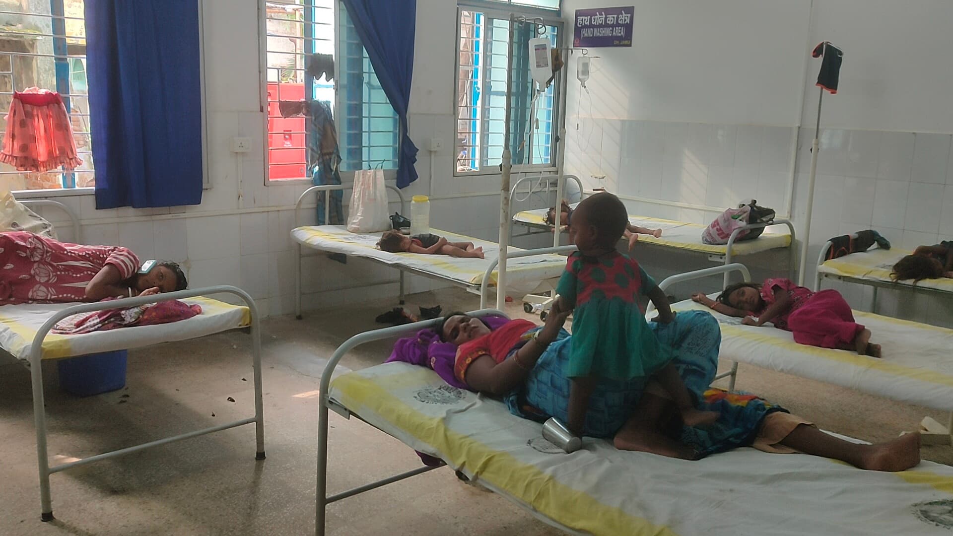 Jamui News : डायरिया मरीजों से पटा सदर अस्पताल का इमरजेंसी वार्ड