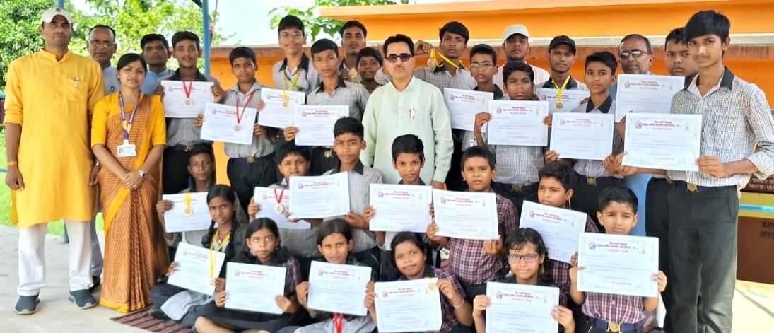 संकुल स्तरीय प्रश्न मंच प्रतियोगिता में एसएसवीएम तेलो अव्वल