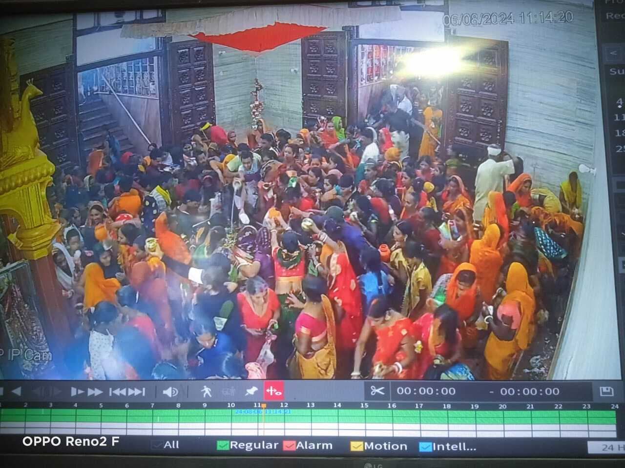 सुबह से ही श्रद्धालुओं की लगी रही भीड़