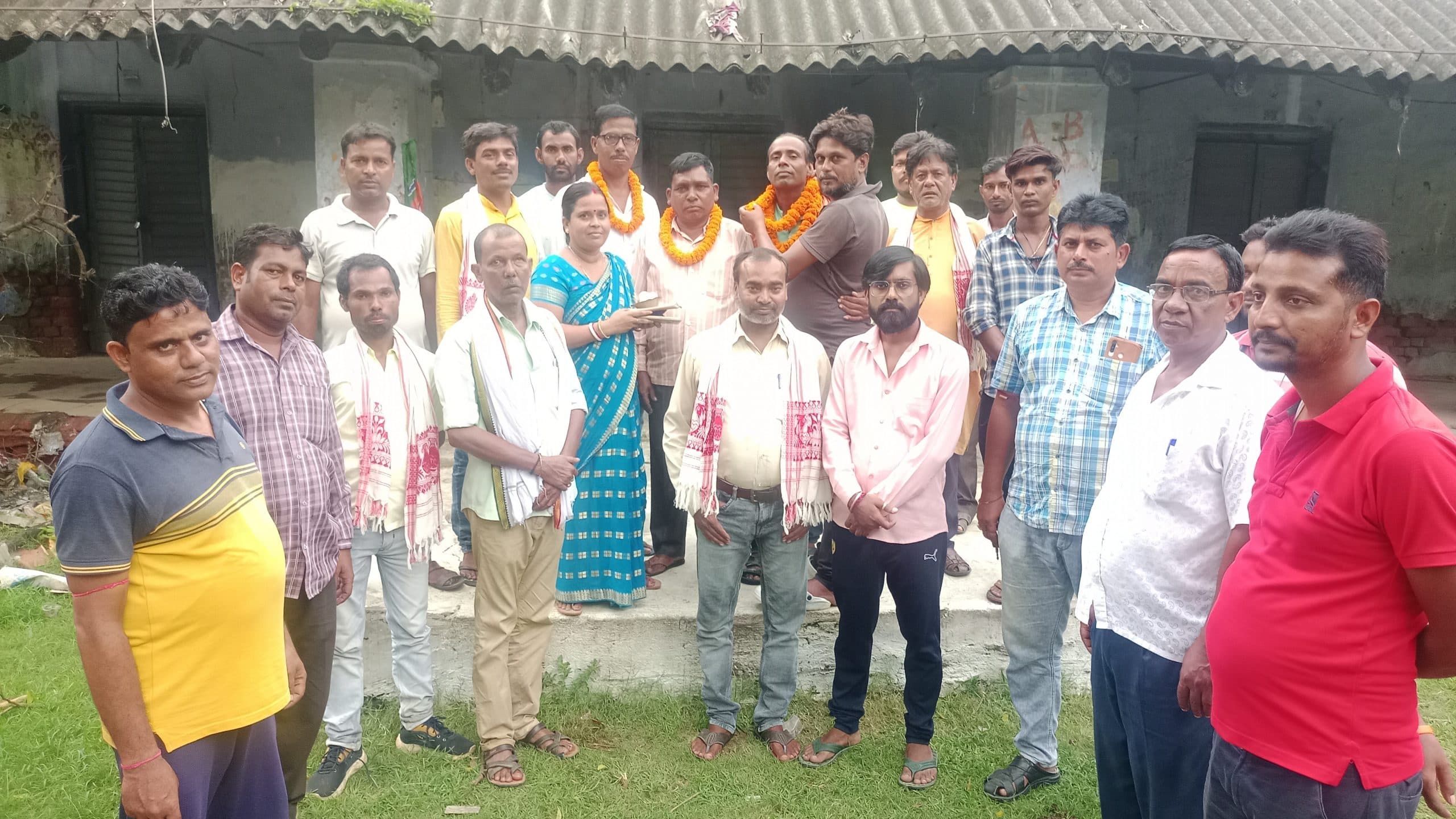 चौक-चौराहों पर तिरंगा फहराने का लिया गया निर्णय