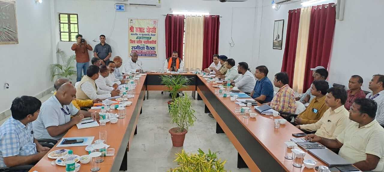 उपमुख्यमंत्री ने अधिकारियों के साथ की बैठक