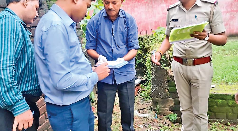 crime news : सिमडेगा जेल से अमन साहू गैंग के आकाश का मोबाइल व सिम बरामद