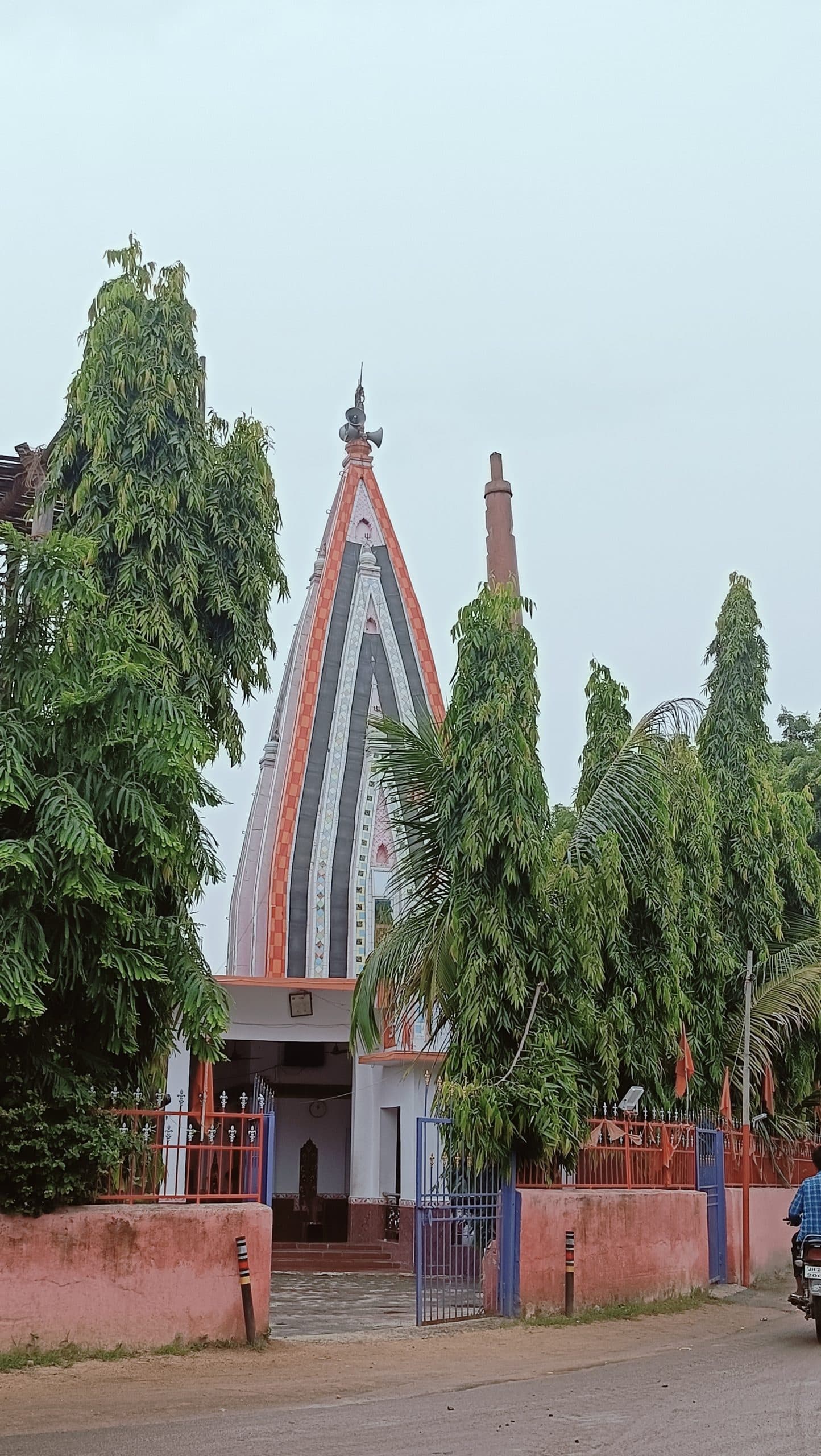 सावन में विशेष पूजा के लिए प्रसिद्ध है हरली शिव मंदिर