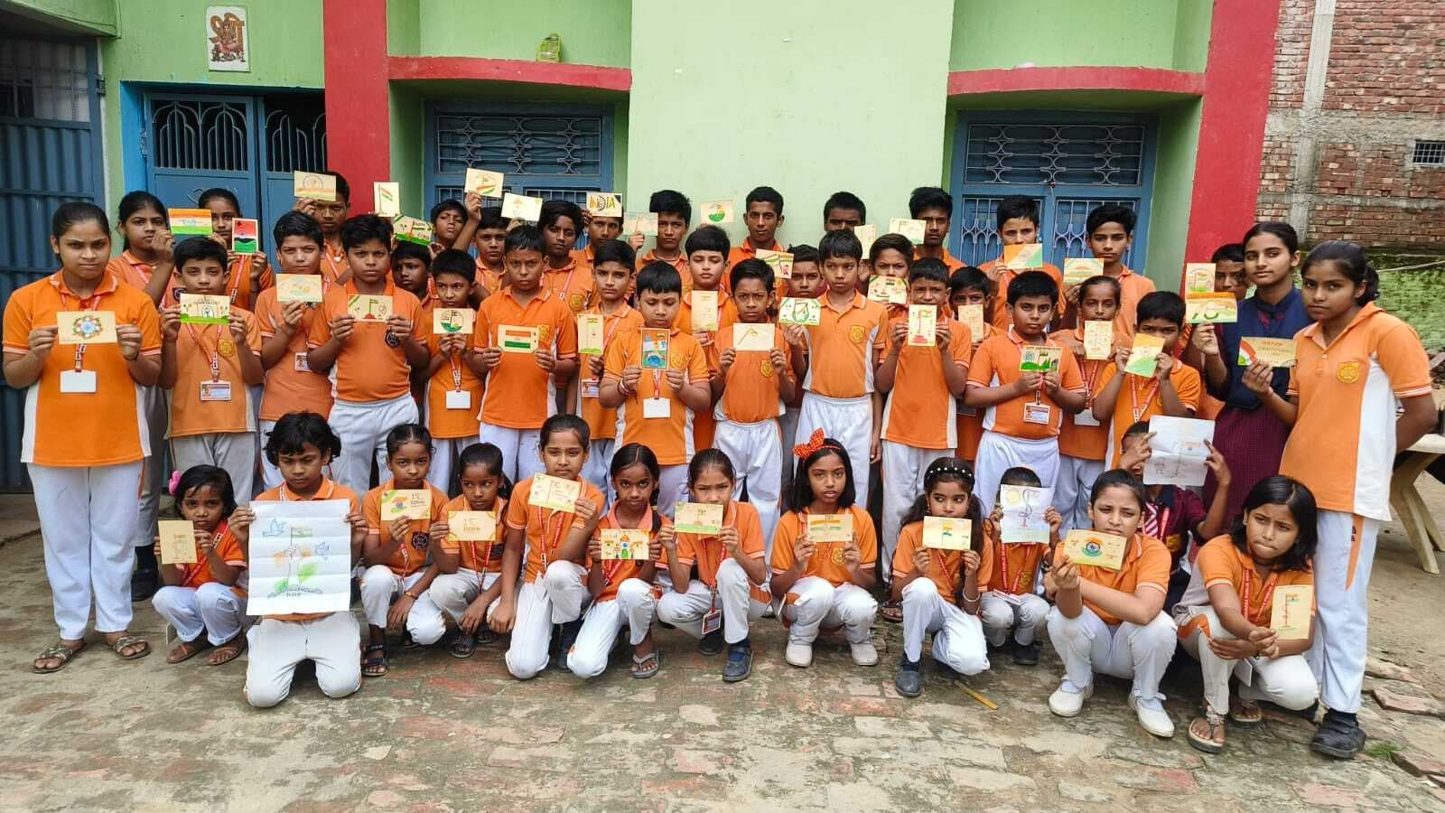 इंडिपेडेंस डे इमेज बनाकर बच्चों ने अपनी प्रतिभा का किया प्रदर्शन