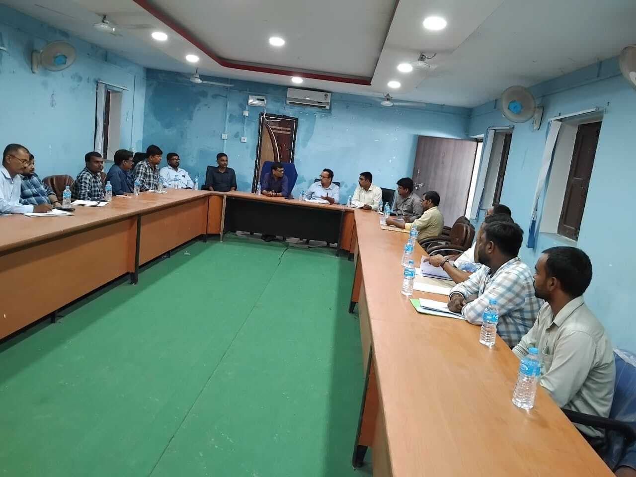 बीडीओ ने की विकासात्मक कार्यक्रम की गहन समीक्षा