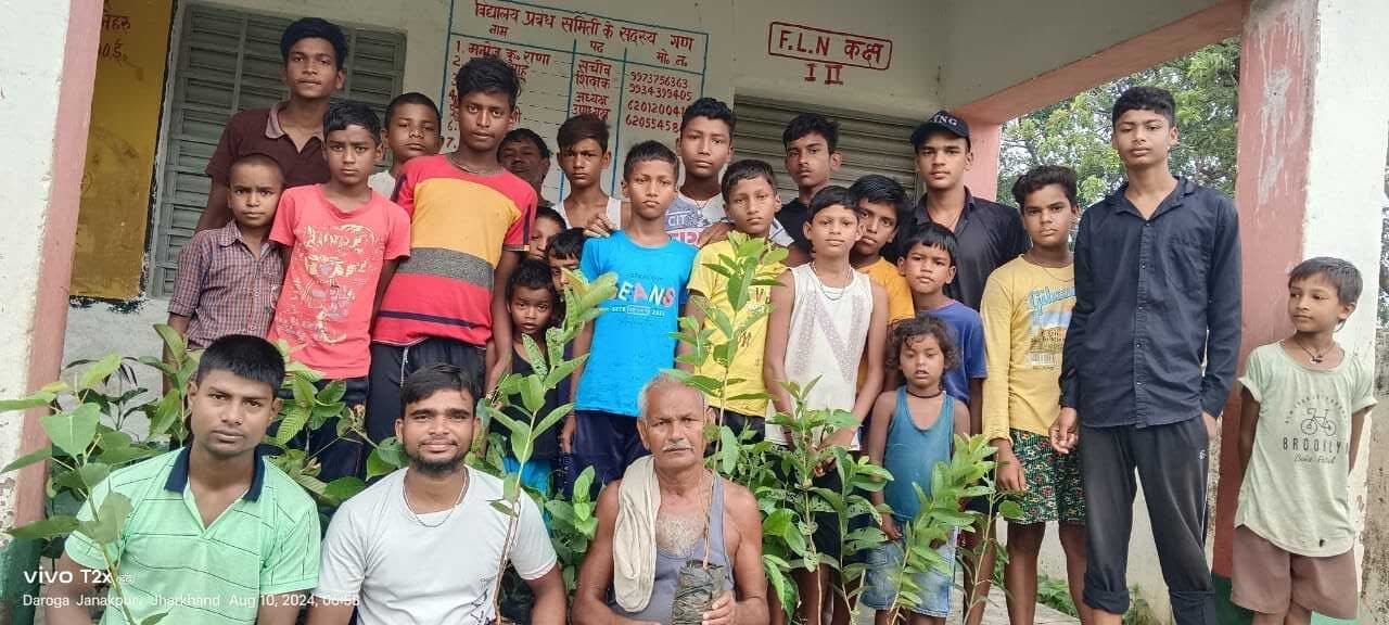 जय श्री राम युवा एकता ग्रुप ने लगाये 101 पौधे