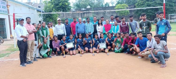 अंडर 19 बालिका वर्ग में देवीपुर व बालक वर्ग में सारवां की टीम विजयी